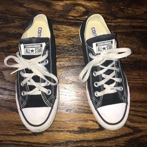 BRAND NEW BLACK CONVERSE!